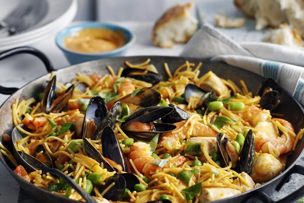 Fideua Recipe with King Prawns, Chicken and Mussels
