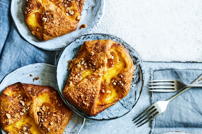 Apricot Pastry Recipe with Hazelnuts