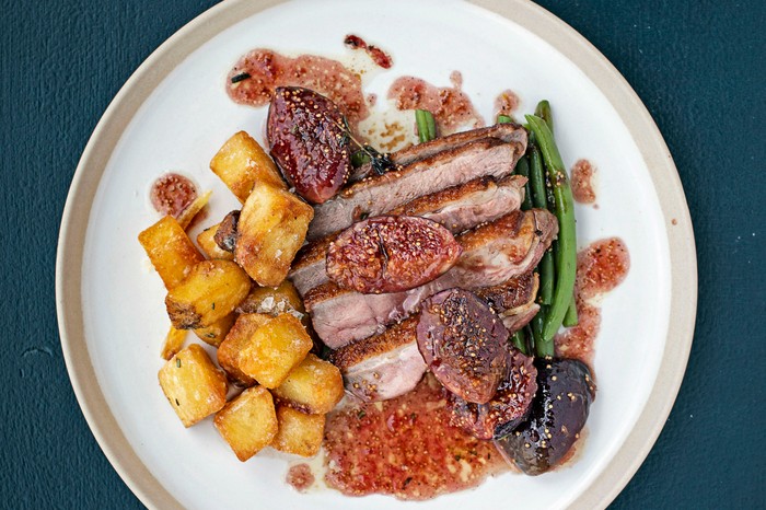 Roast Duck Breast Recipe with Figs, Rosemary and Fried Potatoes with Garlic