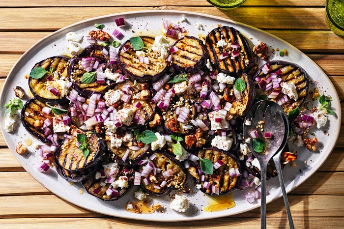 Sweet-sour griddled aubergines with candied walnuts, sumac and red onion